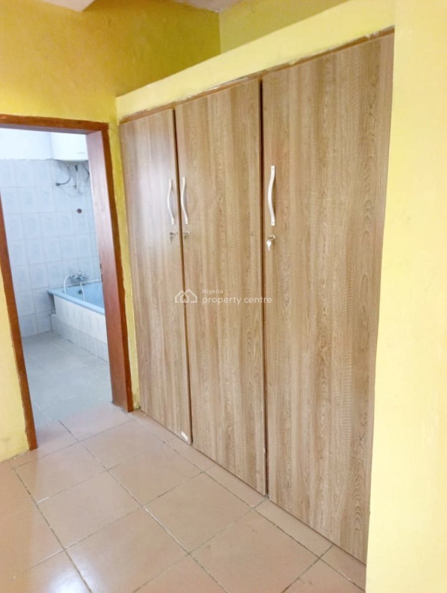 Luxury & Well Renovated 4 Bedroom Apartment, Omole Phase 1, Ikeja, Lagos, Flat / Apartment for Rent