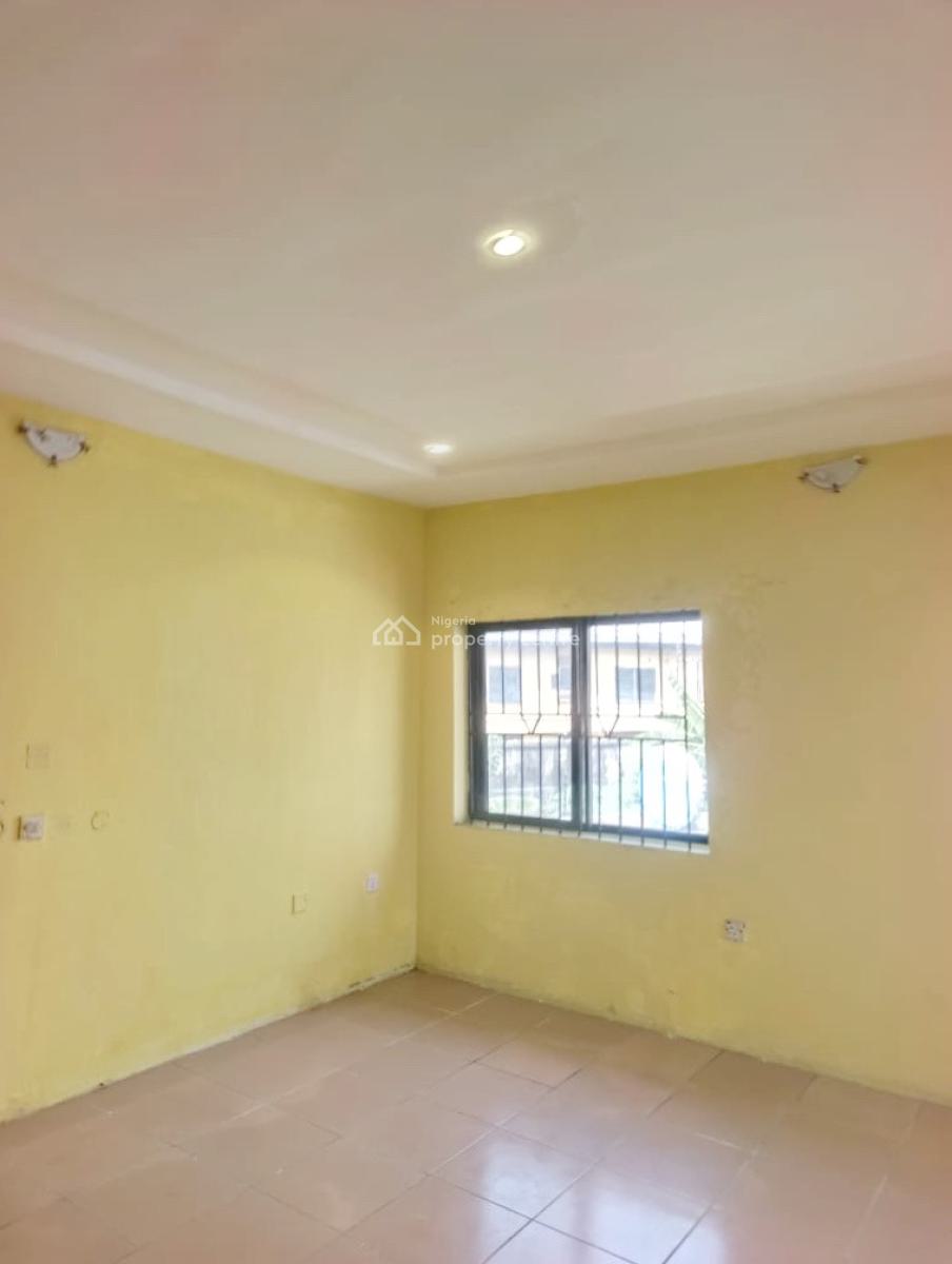 Luxury & Well Renovated 4 Bedroom Apartment, Omole Phase 1, Ikeja, Lagos, Flat / Apartment for Rent