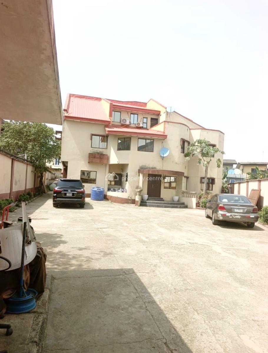 Luxury & Well Renovated 4 Bedroom Apartment, Omole Phase 1, Ikeja, Lagos, Flat / Apartment for Rent