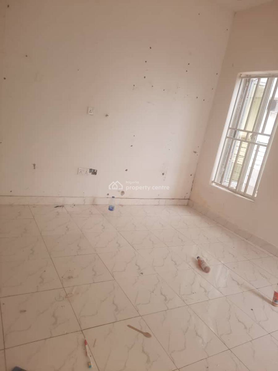 Spacious Service 2 Bedroom Flat Upstairs with Dedicated Staircase, Cyber Ville Estate, Ikate, Lekki, Lagos, Flat / Apartment for Rent