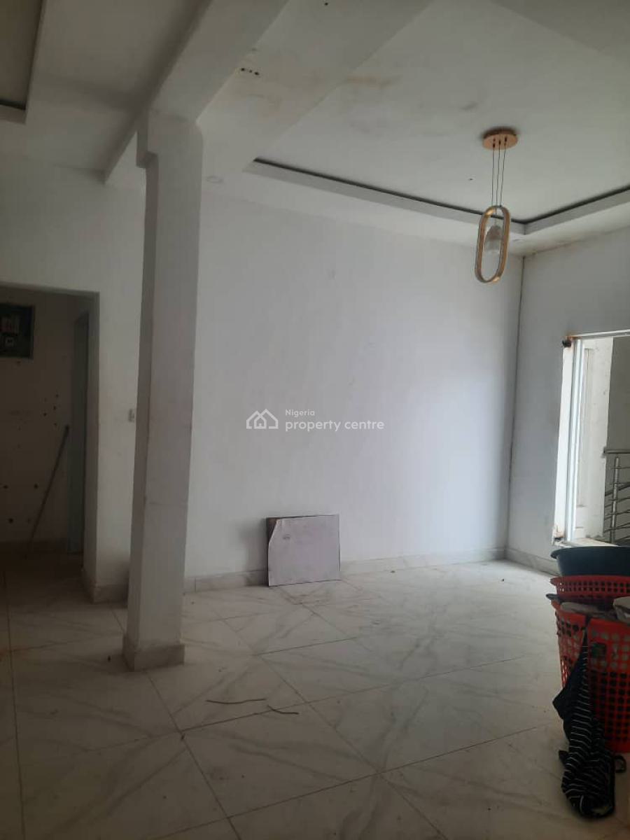 Spacious Service 2 Bedroom Flat Upstairs with Dedicated Staircase, Cyber Ville Estate, Ikate, Lekki, Lagos, Flat / Apartment for Rent