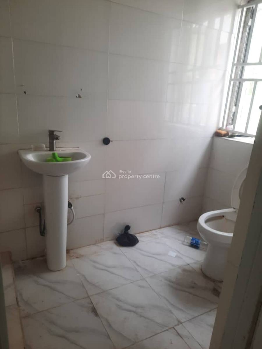 Spacious Service 2 Bedroom Flat Upstairs with Dedicated Staircase, Cyber Ville Estate, Ikate, Lekki, Lagos, Flat / Apartment for Rent