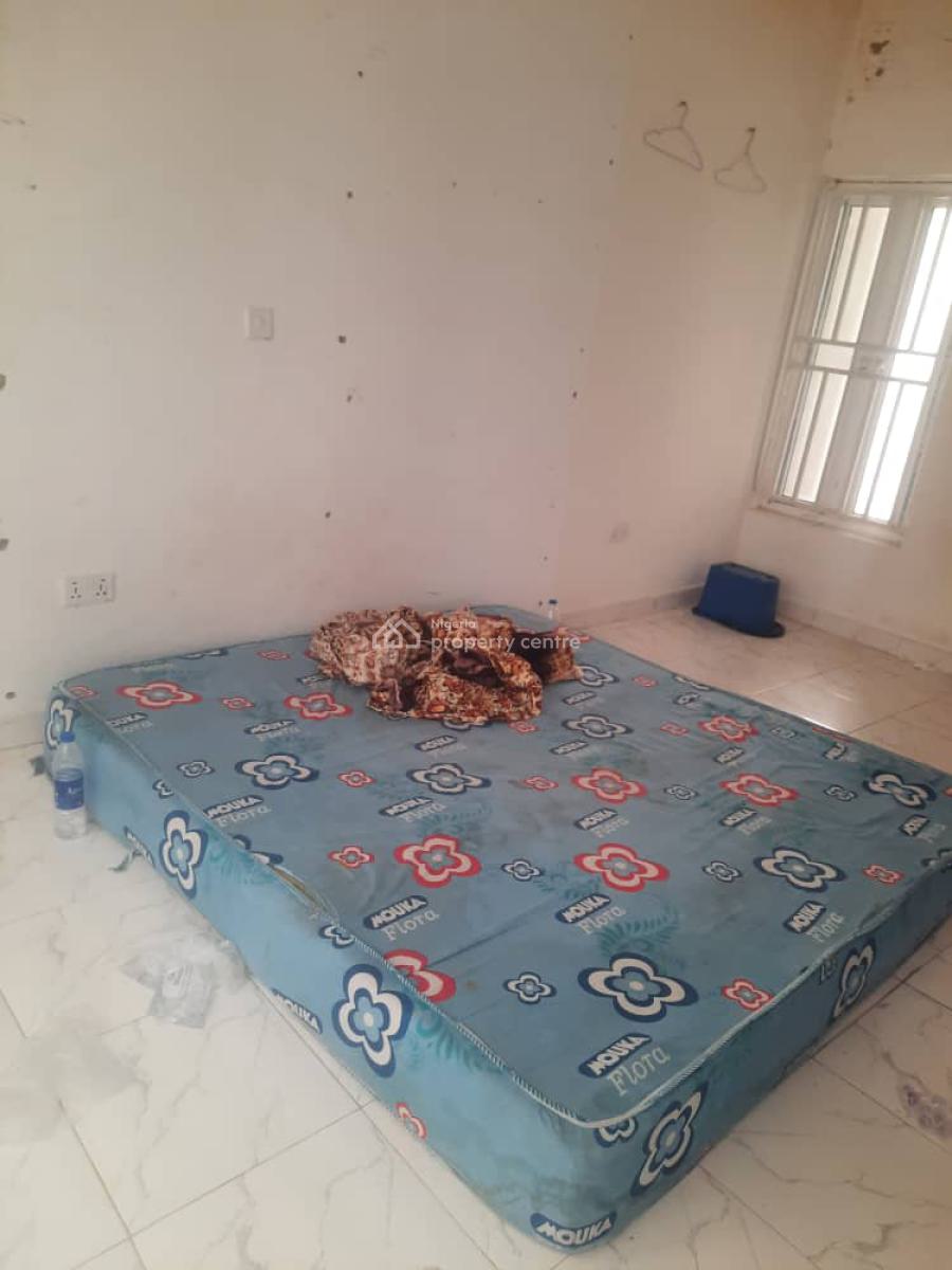 Spacious Service 2 Bedroom Flat Upstairs with Dedicated Staircase, Cyber Ville Estate, Ikate, Lekki, Lagos, Flat / Apartment for Rent