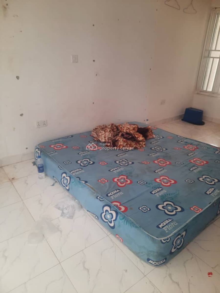 Spacious Service 2 Bedroom Flat Upstairs with Dedicated Staircase, Cyber Ville Estate, Ikate, Lekki, Lagos, Flat / Apartment for Rent