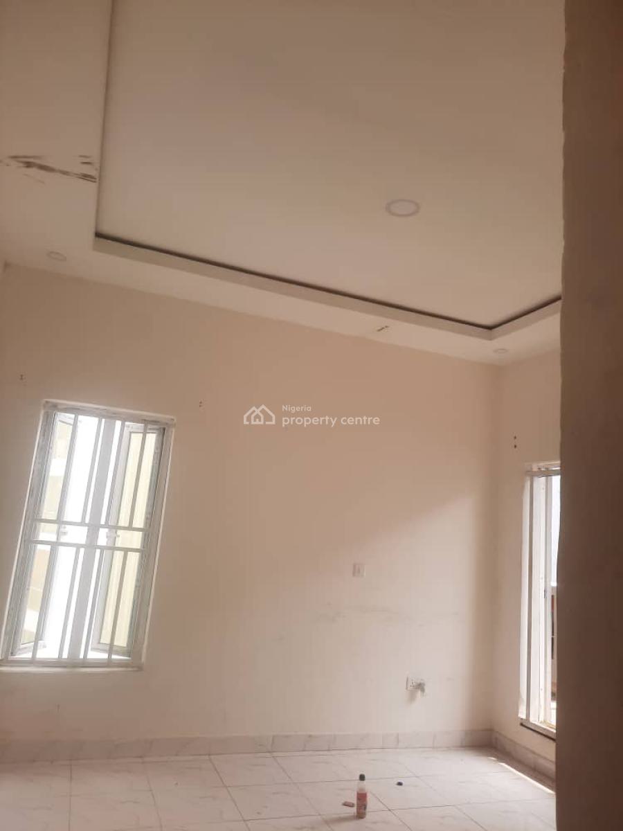 Spacious Service 2 Bedroom Flat Upstairs with Dedicated Staircase, Cyber Ville Estate, Ikate, Lekki, Lagos, Flat / Apartment for Rent