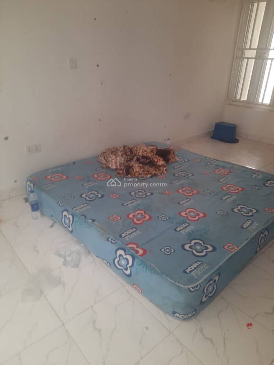 Spacious Service 2 Bedroom Flat Upstairs with Dedicated Staircase, Cyber Ville Estate, Ikate, Lekki, Lagos, Flat / Apartment for Rent