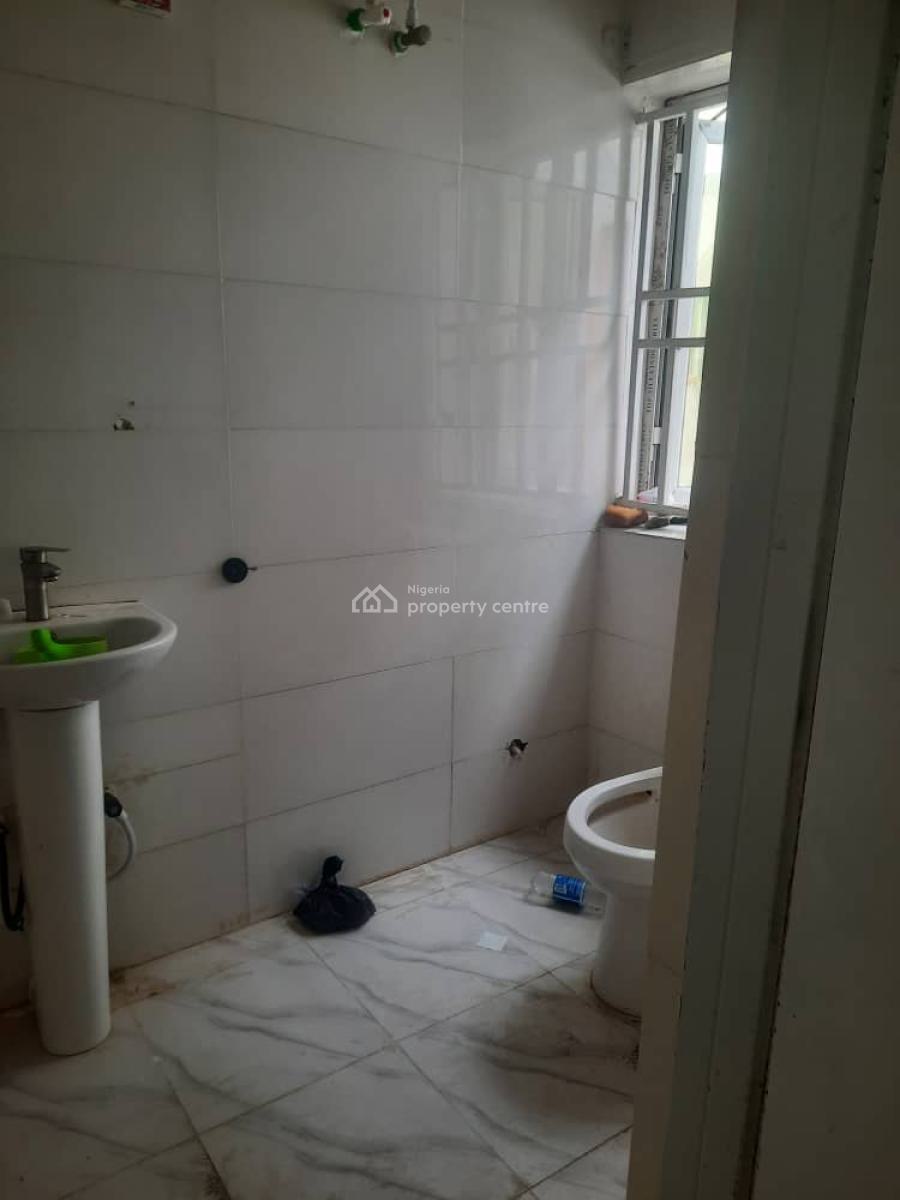 Spacious Service 2 Bedroom Flat Upstairs with Dedicated Staircase, Cyber Ville Estate, Ikate, Lekki, Lagos, Flat / Apartment for Rent