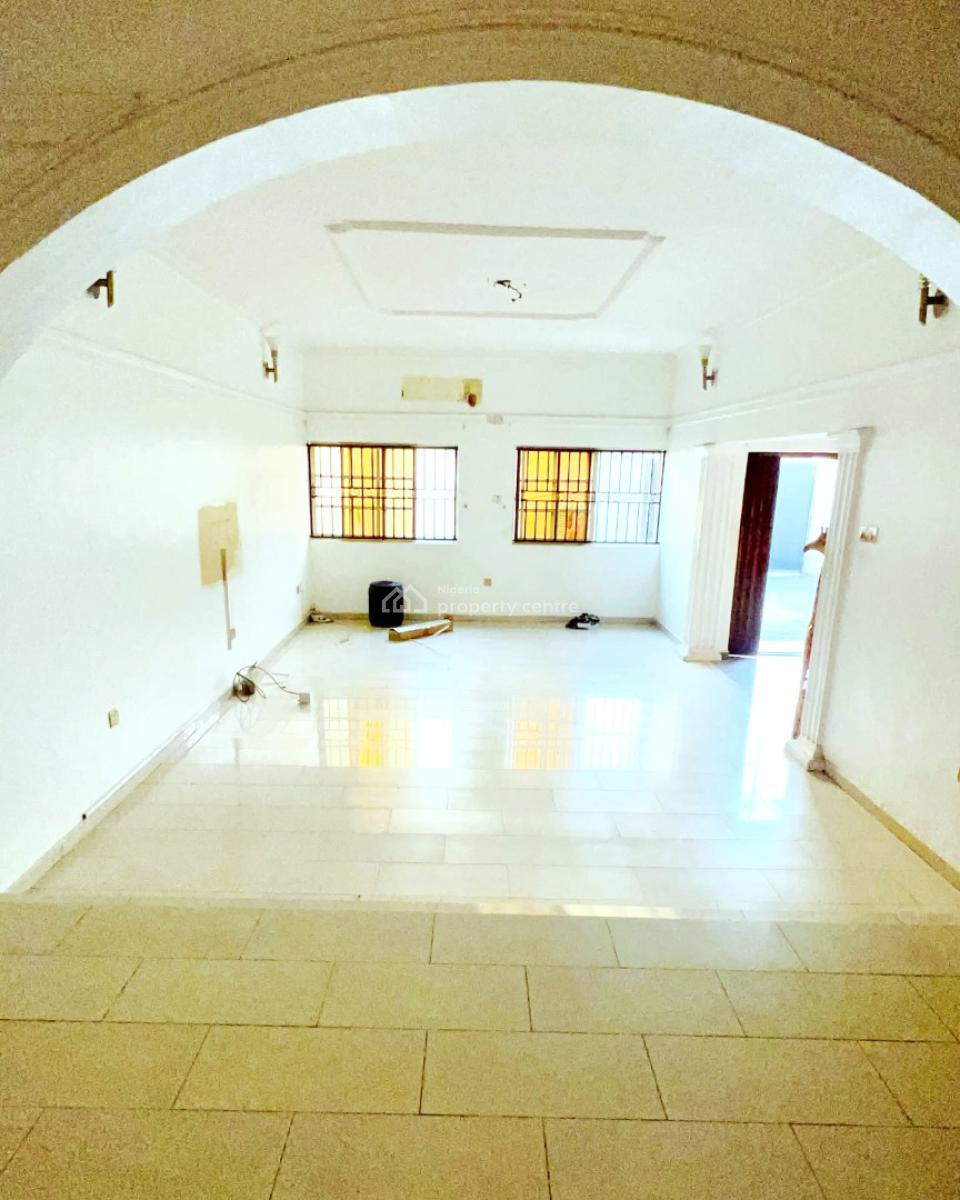 4 Bedroom Semi-detached, Lekki Phase 1, Lekki, Lagos, Semi-detached Duplex for Rent
