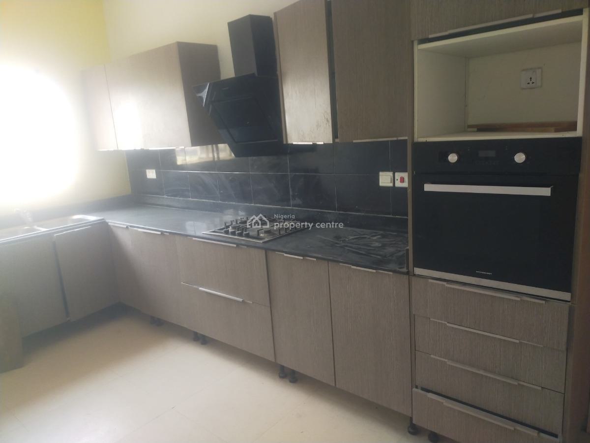 2 Bedroom Flat. Upstairs, Orchid Road, Lekki, Lagos, Flat / Apartment for Rent