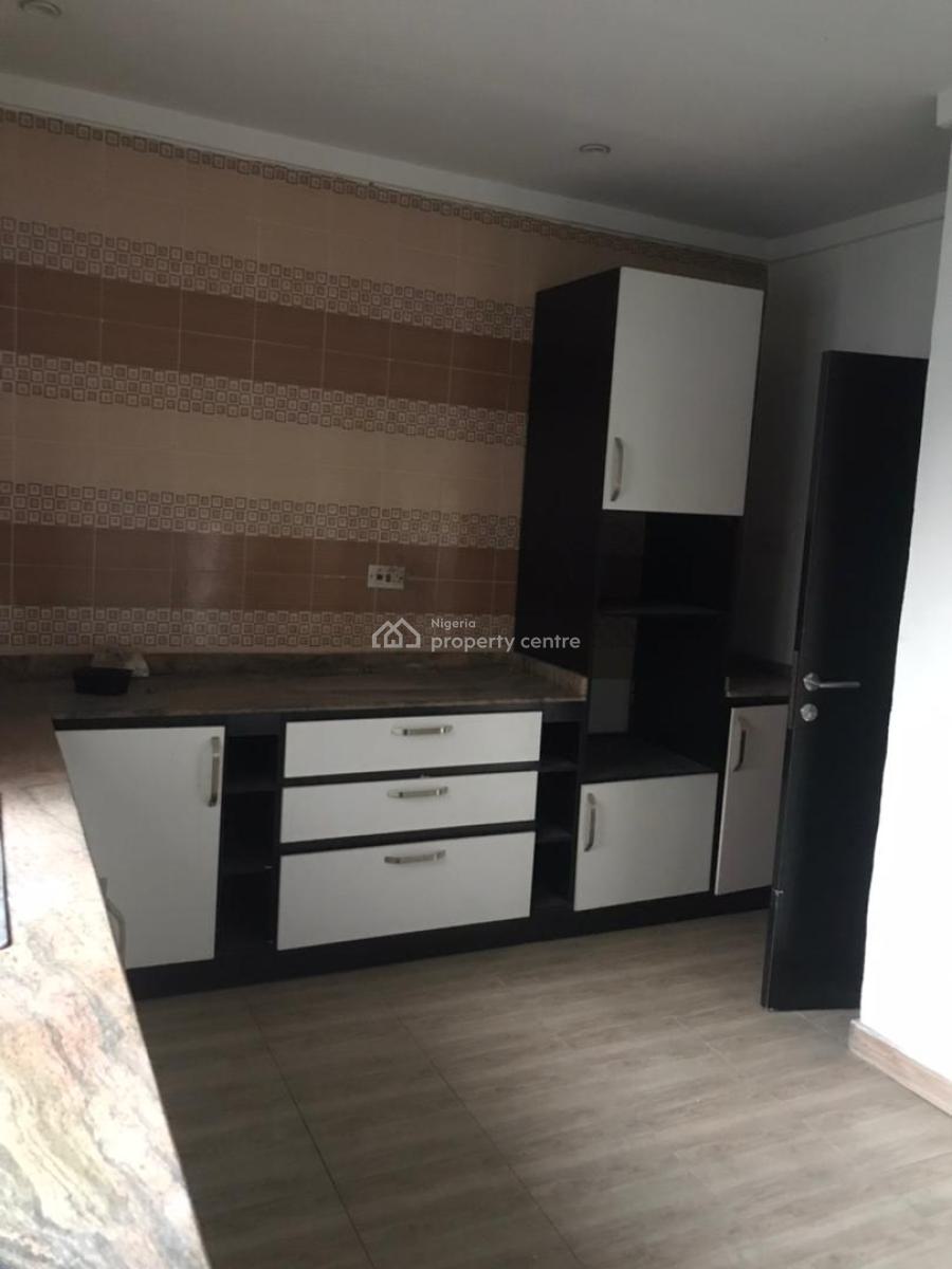 Well Maintained 3 Bedroom Apartment with Excellent Facilities, Orchid Road, Lekki, Lagos, Flat / Apartment for Rent