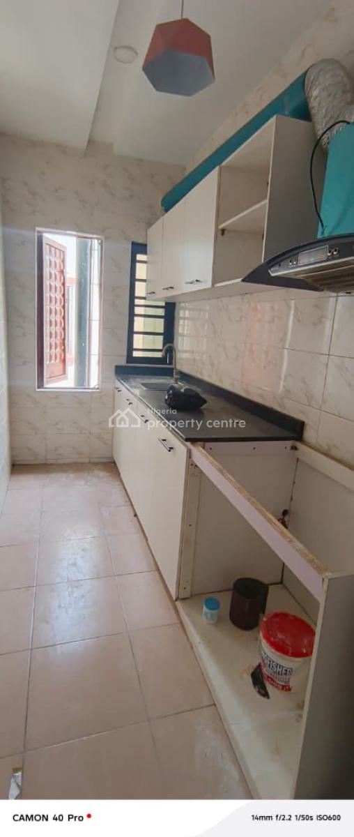 Well Maintained 2 Bedroom Flat, Ologolo, Lekki, Lagos, Flat / Apartment for Rent