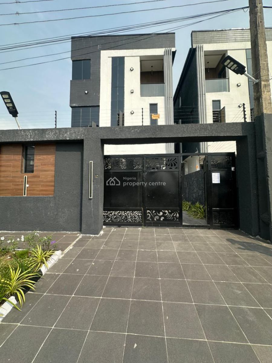 Spacious 5 Bedrooms Split House with a Bq, Lekki Phase 1, Lekki, Lagos, House for Rent