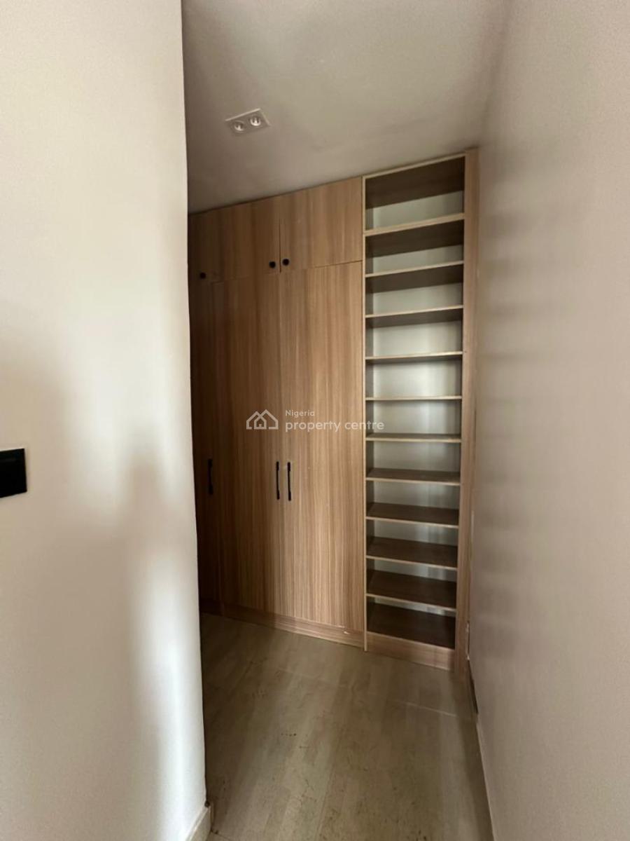 Spacious 5 Bedrooms Split House with a Bq, Lekki Phase 1, Lekki, Lagos, House for Rent