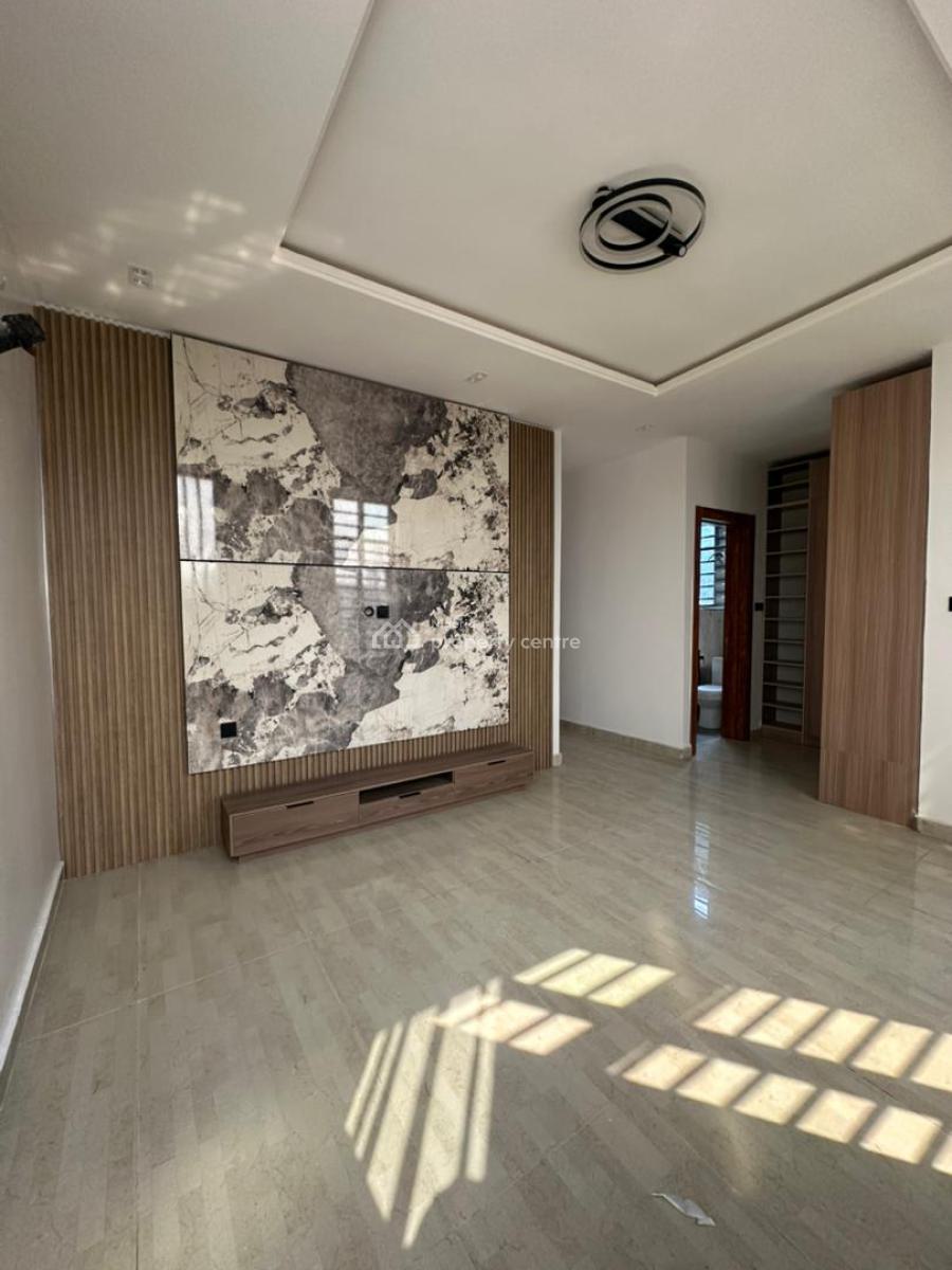 Spacious 5 Bedrooms Split House with a Bq, Lekki Phase 1, Lekki, Lagos, House for Rent