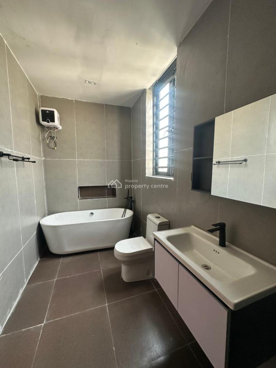 Spacious 5 Bedrooms Split House with a Bq, Lekki Phase 1, Lekki, Lagos, House for Rent