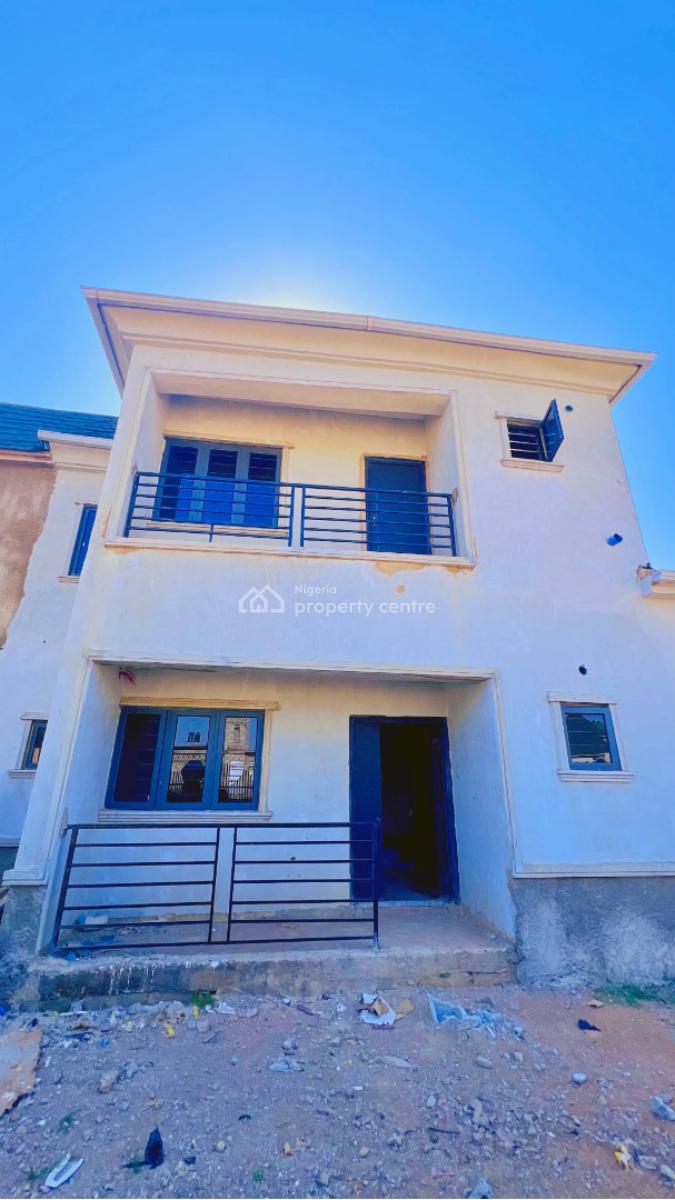 3 Bedroom Duplex, Leisure Court, Phase 4, Lugbe District, Abuja, Semi-detached Duplex for Sale