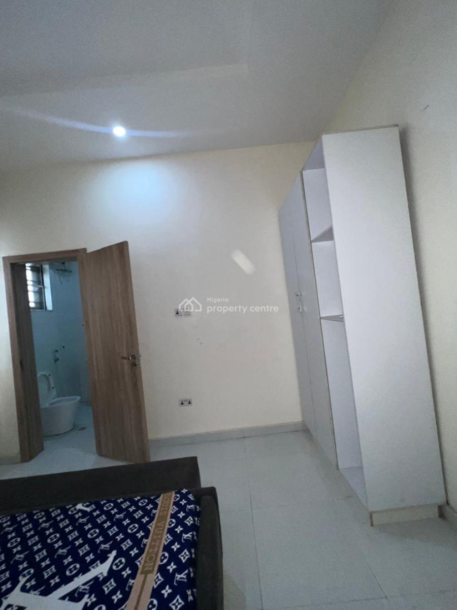 Partly Furnished Spacious Semi Masters Bedroom with Fitted Shared Kitchen, Orchid Road, Lekki, Lagos, Flat / Apartment for Rent