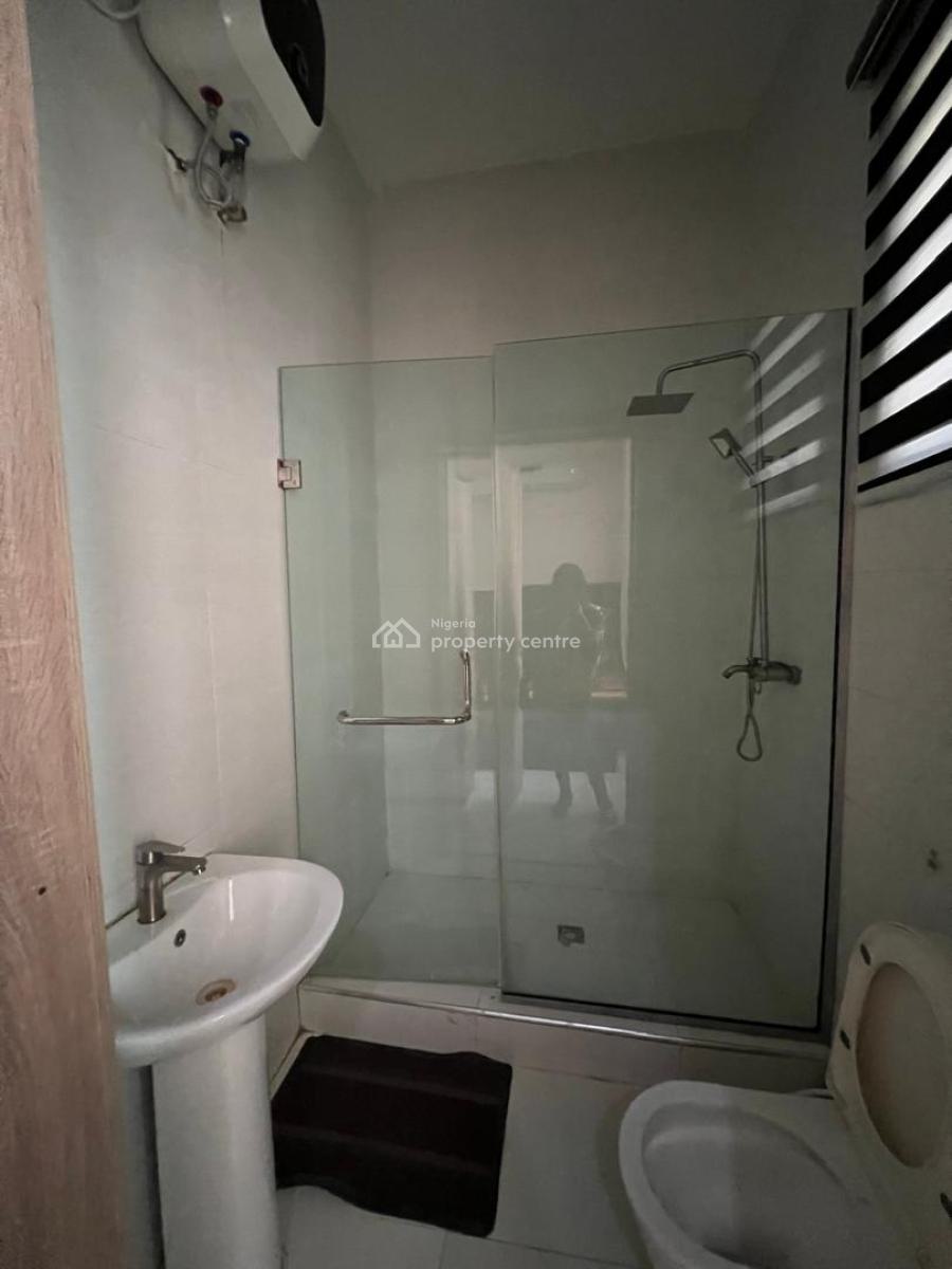 Partly Furnished Spacious Semi Masters Bedroom with Fitted Shared Kitchen, Orchid Road, Lekki, Lagos, Flat / Apartment for Rent