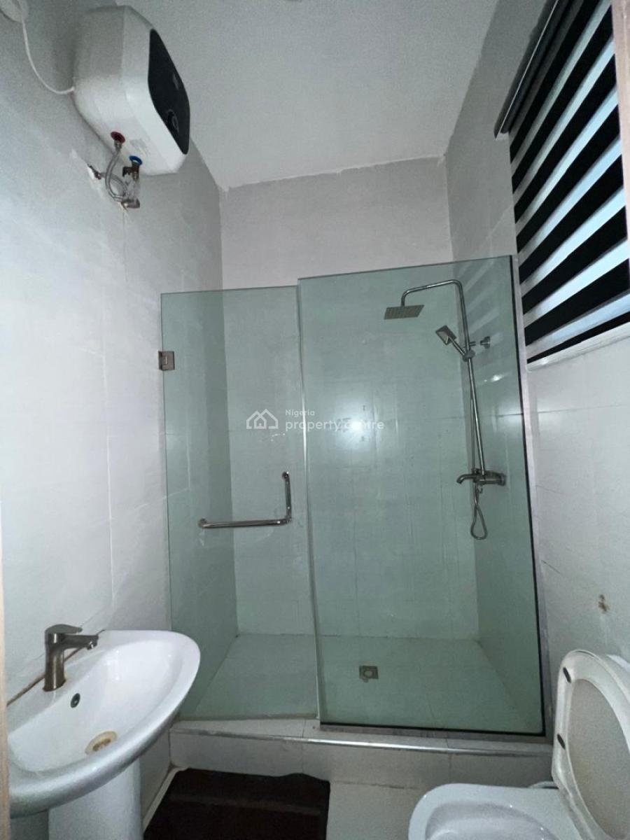 Partly Furnished Spacious Semi Masters Bedroom with Fitted Shared Kitchen, Orchid Road, Lekki, Lagos, Flat / Apartment for Rent