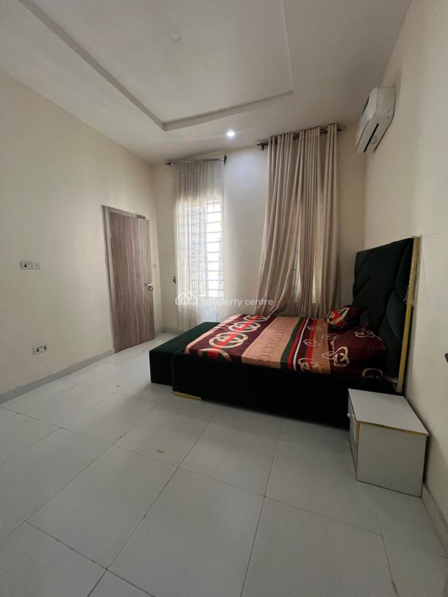Partly Furnished Spacious Semi Masters Bedroom with Fitted Shared Kitchen, Orchid Road, Lekki, Lagos, Flat / Apartment for Rent