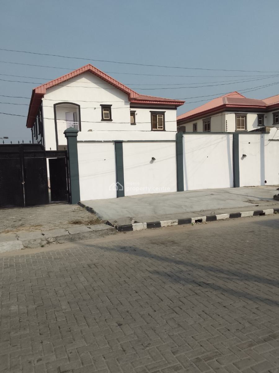 2 Units of 2 Bedroom and 2 Units of Mini Flat and Self Contain, Lekki Phase 1, Lekki, Lagos, House for Rent