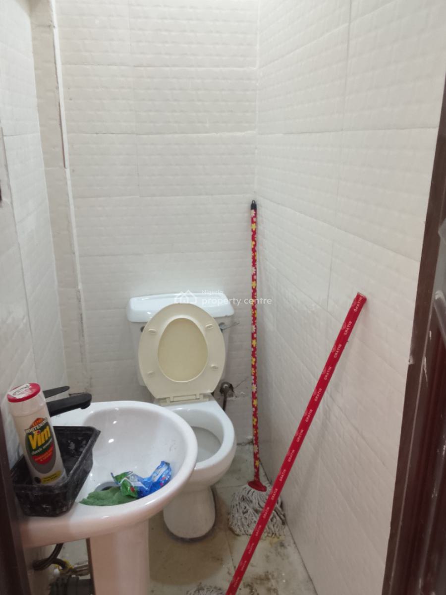 Clean and Spacious Mini Flat, Lekki Phase 1, Lekki, Lagos, House for Rent