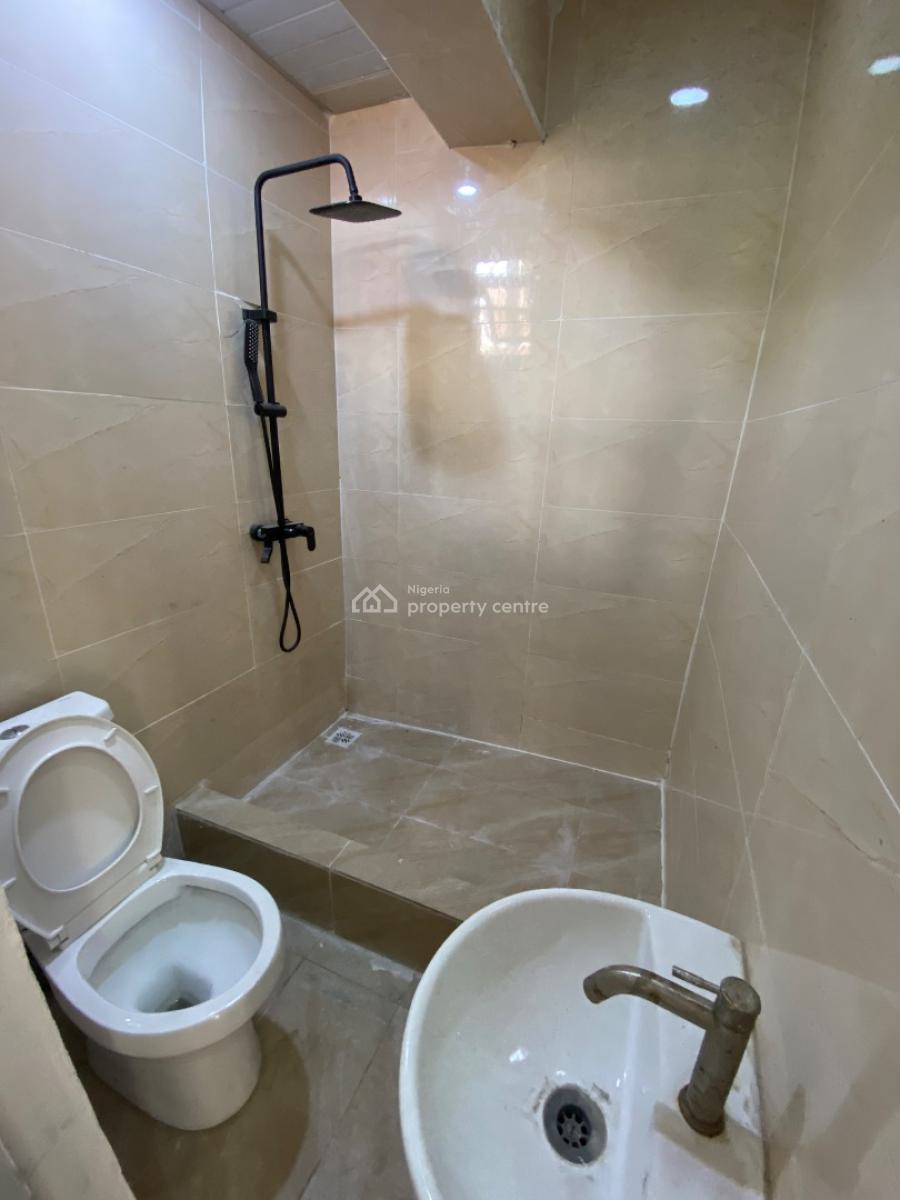 Luxury 3 Bedroom Apartment with 24hrs Light in a Secure Neighborhood, Off Admiralty Way, Lekki Phase 1, Lekki, Lagos, Flat / Apartment for Rent