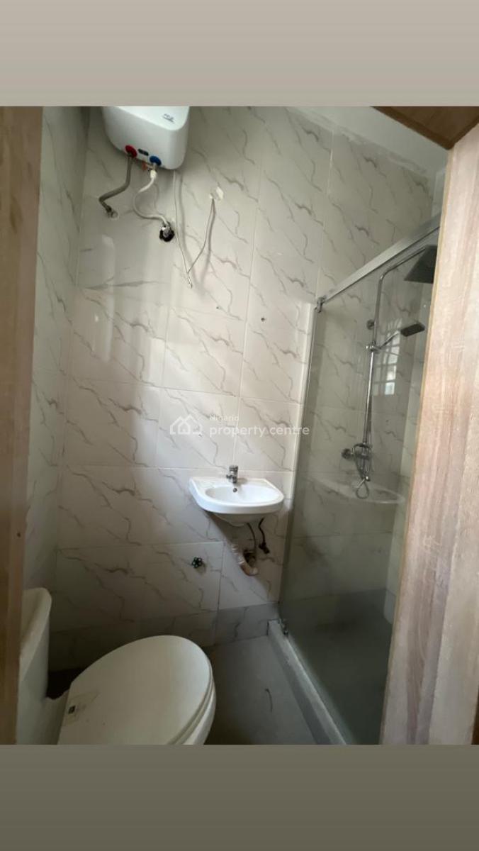 Small Room in a Shared Apartment Upstairs, Orchid Road Eleganza Bustop, Lekki, Lagos, Flat / Apartment for Rent