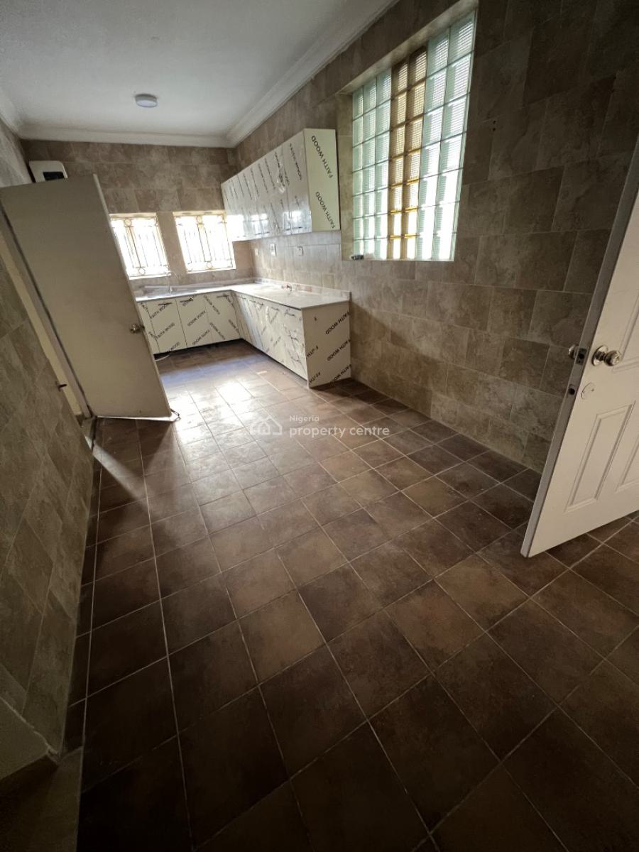 Spacious and Classic 3-bedroom Apartment with a Room Bq in Lekki., Lekki Phase 1, Lekki, Lagos, Flat / Apartment for Rent