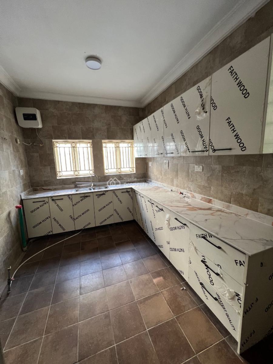 Spacious and Classic 3-bedroom Apartment with a Room Bq in Lekki., Lekki Phase 1, Lekki, Lagos, Flat / Apartment for Rent