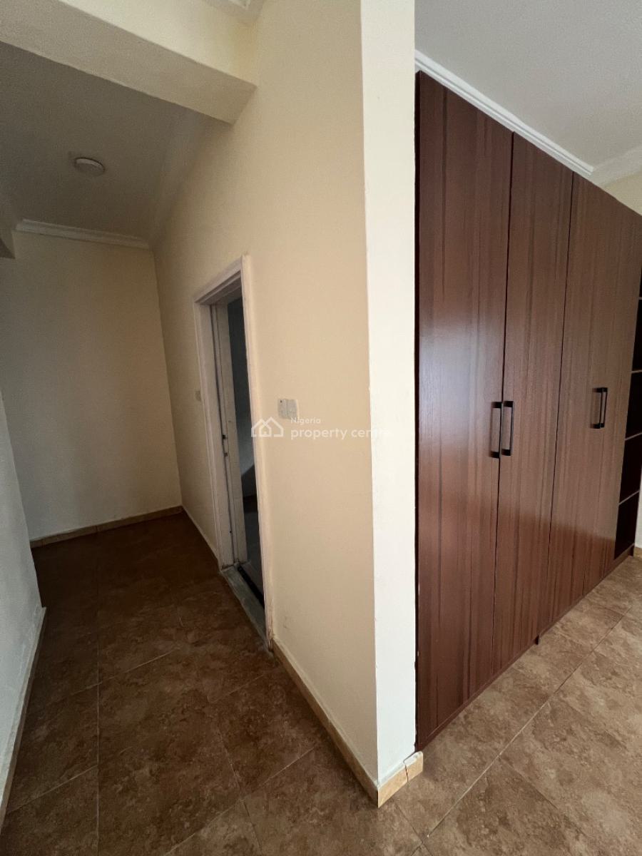 Spacious and Classic 3-bedroom Apartment with a Room Bq in Lekki., Lekki Phase 1, Lekki, Lagos, Flat / Apartment for Rent