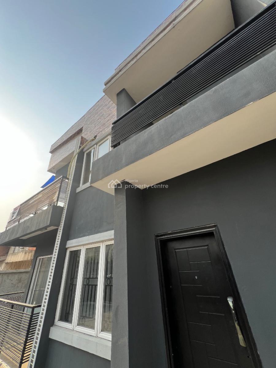 Spacious and Classic 3-bedroom Apartment with a Room Bq in Lekki., Lekki Phase 1, Lekki, Lagos, Flat / Apartment for Rent