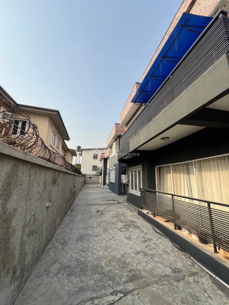 Spacious and Classic 3-bedroom Apartment with a Room Bq in Lekki., Lekki Phase 1, Lekki, Lagos, Flat / Apartment for Rent