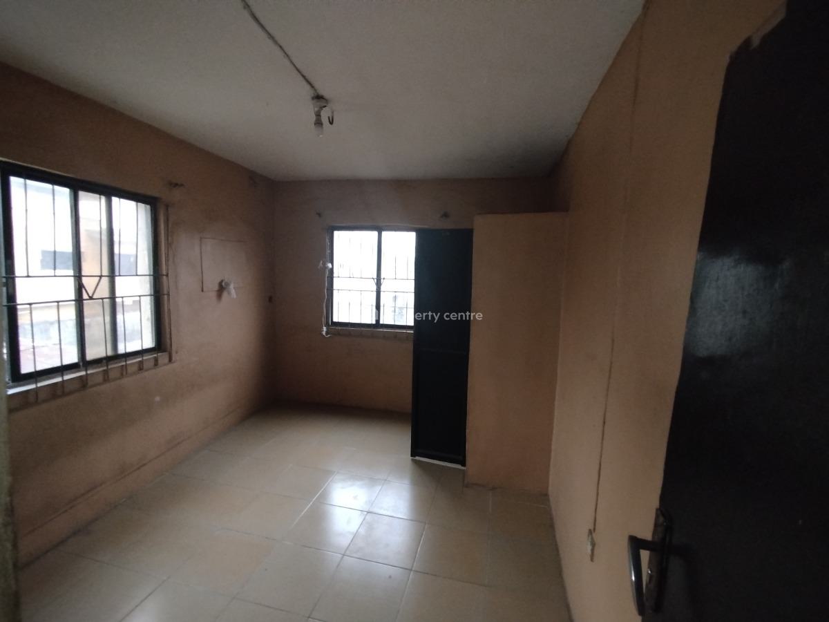 3 Bedroom Flat, Personal Prepaid Meter, Fences and Gated, Clean Water, Alapere, Ketu, Lagos, Flat / Apartment for Rent
