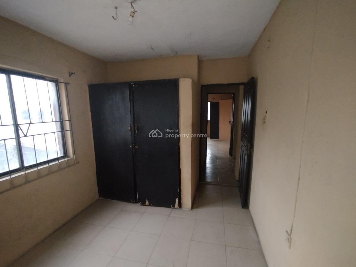 3 Bedroom Flat, Personal Prepaid Meter, Fences and Gated, Clean Water, Alapere, Ketu, Lagos, Flat / Apartment for Rent
