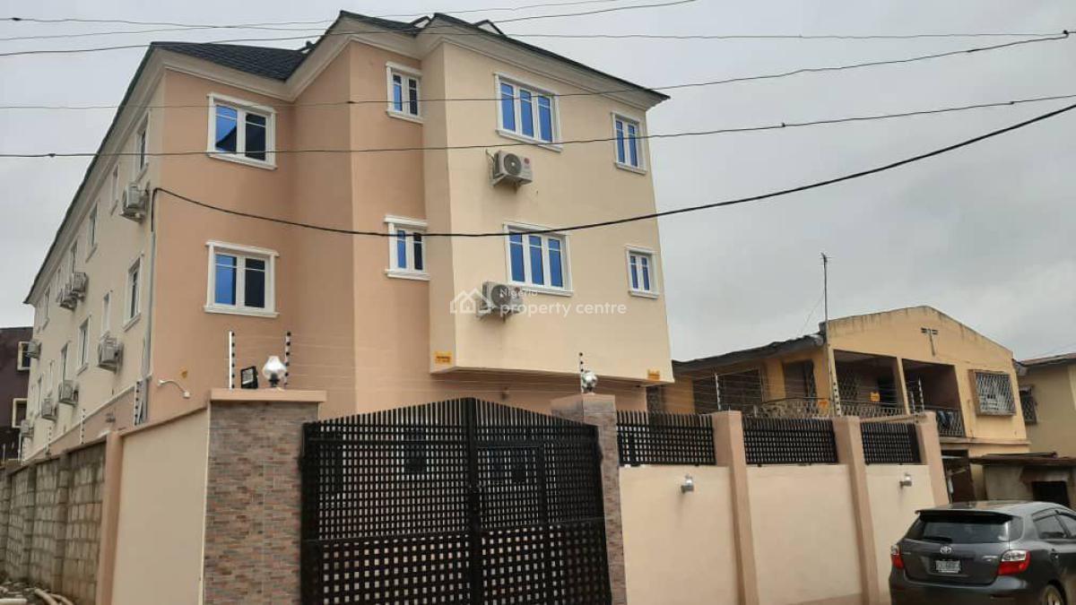 Modern 20 Bedroom Hostel, Ojokondo Street, Agbowo, Ibadan, Oyo, Hostel for Sale