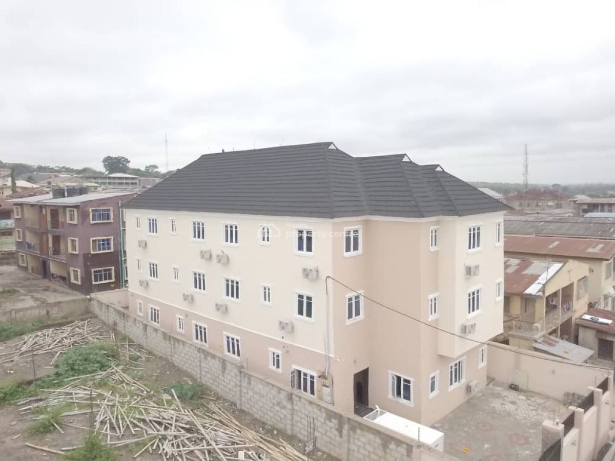 Modern 20 Bedroom Hostel, Ojokondo Street, Agbowo, Ibadan, Oyo, Hostel for Sale