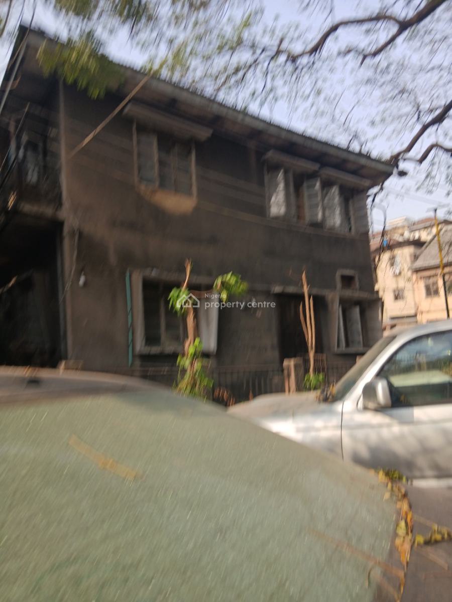 Old Solid Block of Flats, Adekunle, Yaba, Lagos, Block of Flats for Sale