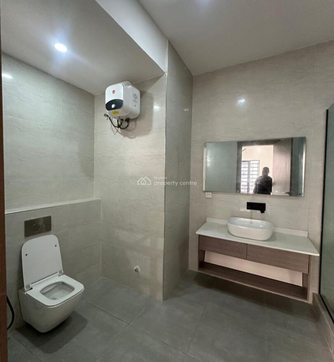 Serviced 3-bedroom Apartment with Bq, Lekki Phase 1, Lekki, Lagos, Flat / Apartment for Rent
