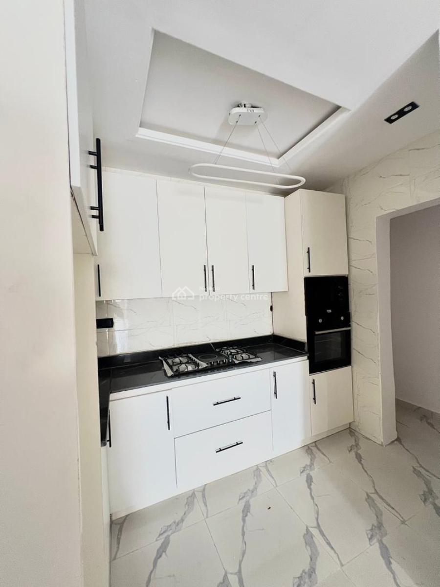 Spacious 2-bedroom Apartment Located in a Secure Neighborhood, Ologolo, Ologolo, Lekki, Lagos, Flat / Apartment for Rent