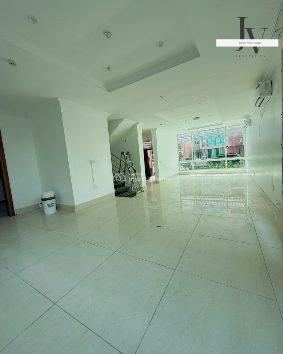 Newly Renovated 3-bedroom Maisonette + Bq --- Ikoyi, Old Ikoyi, Ikoyi, Lagos, Flat / Apartment for Rent