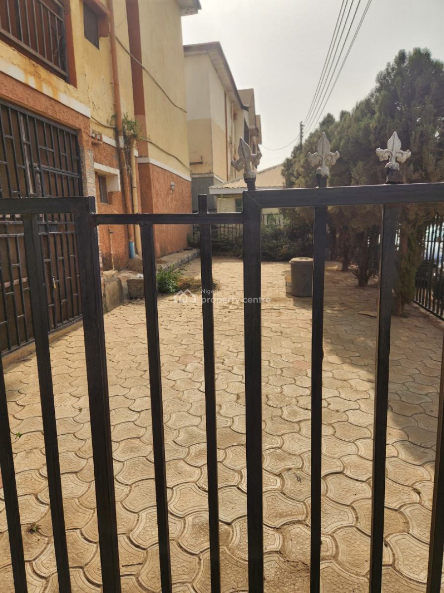 Cheap Spacious 3 Bedrooms, Gaduwa, Abuja, Flat / Apartment for Sale