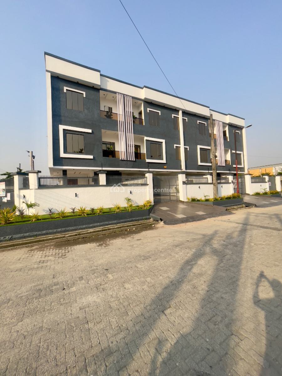 Exclusively Finished  4 Bedroom Terrace Duplex with Private Compound & Bq, Lekki Phase 1, Lekki, Lagos, Terraced Duplex for Sale