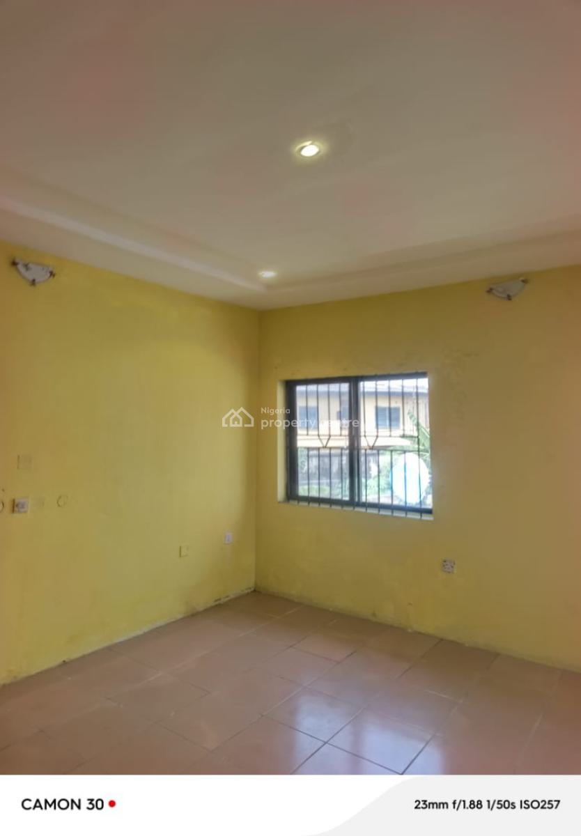 Renovated 3 Bedroom Apartment Omole Phase 1, Omole Phase 1, Ikeja, Lagos, Flat / Apartment for Rent
