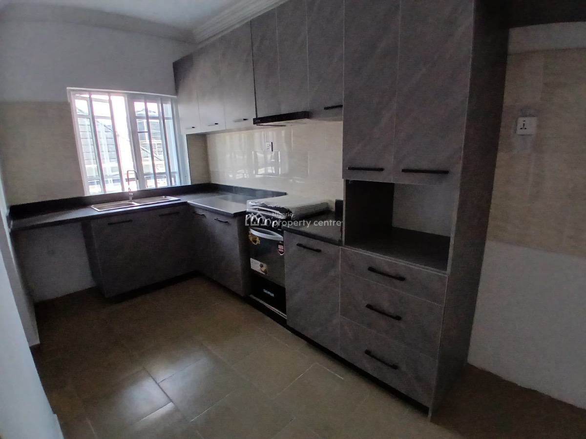 3 Bedroom Apartment, Mobile Road, Ilaje, Ajah, Lagos, Flat / Apartment for Rent