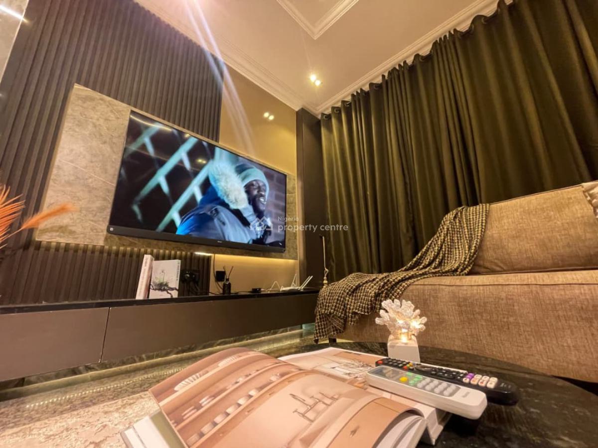 Subtle-style 1-bedroom Apartment, Lekki Phase 1, Lekki, Lagos, Mini Flat (room and Parlour) Short Let