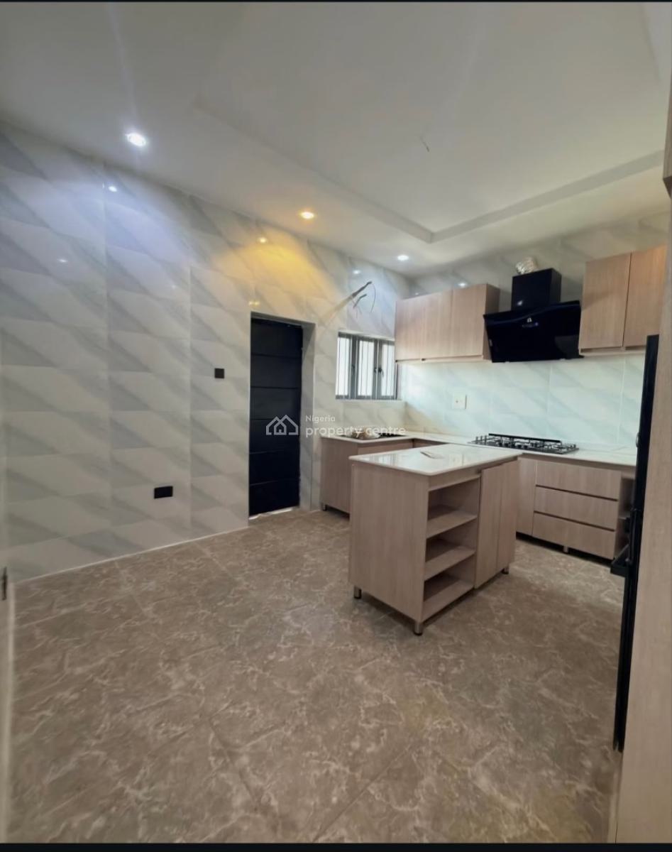 4 Bedroom Duplex Self Compound with a Bq, Obanikoro, Shomolu, Lagos, Detached Duplex for Sale