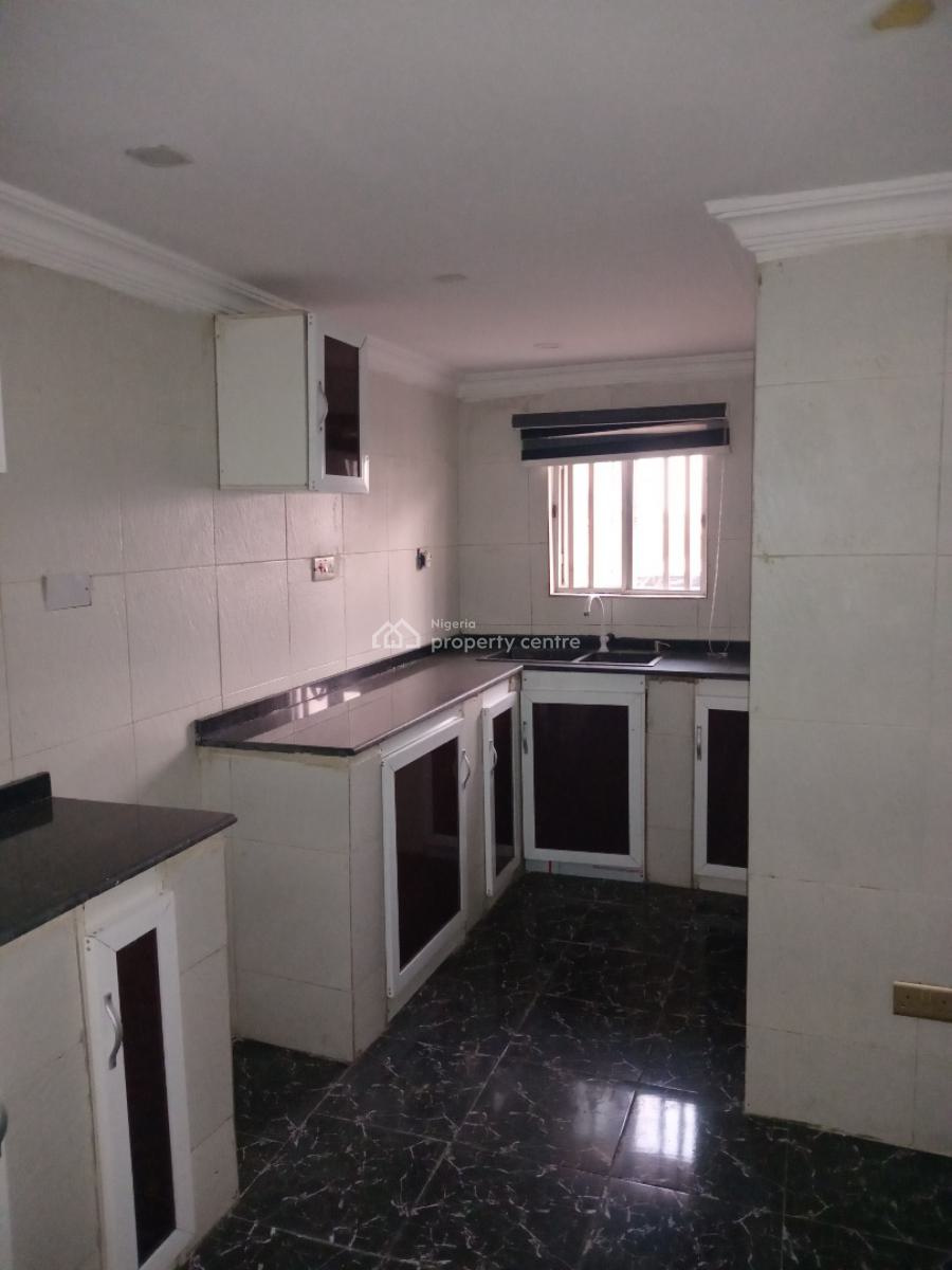 3-bedroom Flat on a 3rd Floor, Oyadiran Estate, Sabo, Yaba, Lagos, Flat / Apartment for Rent