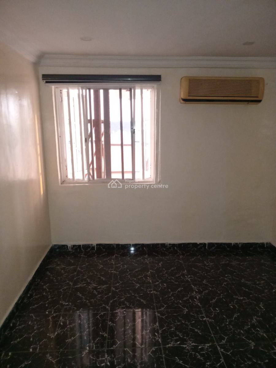3-bedroom Flat on a 3rd Floor, Oyadiran Estate, Sabo, Yaba, Lagos, Flat / Apartment for Rent