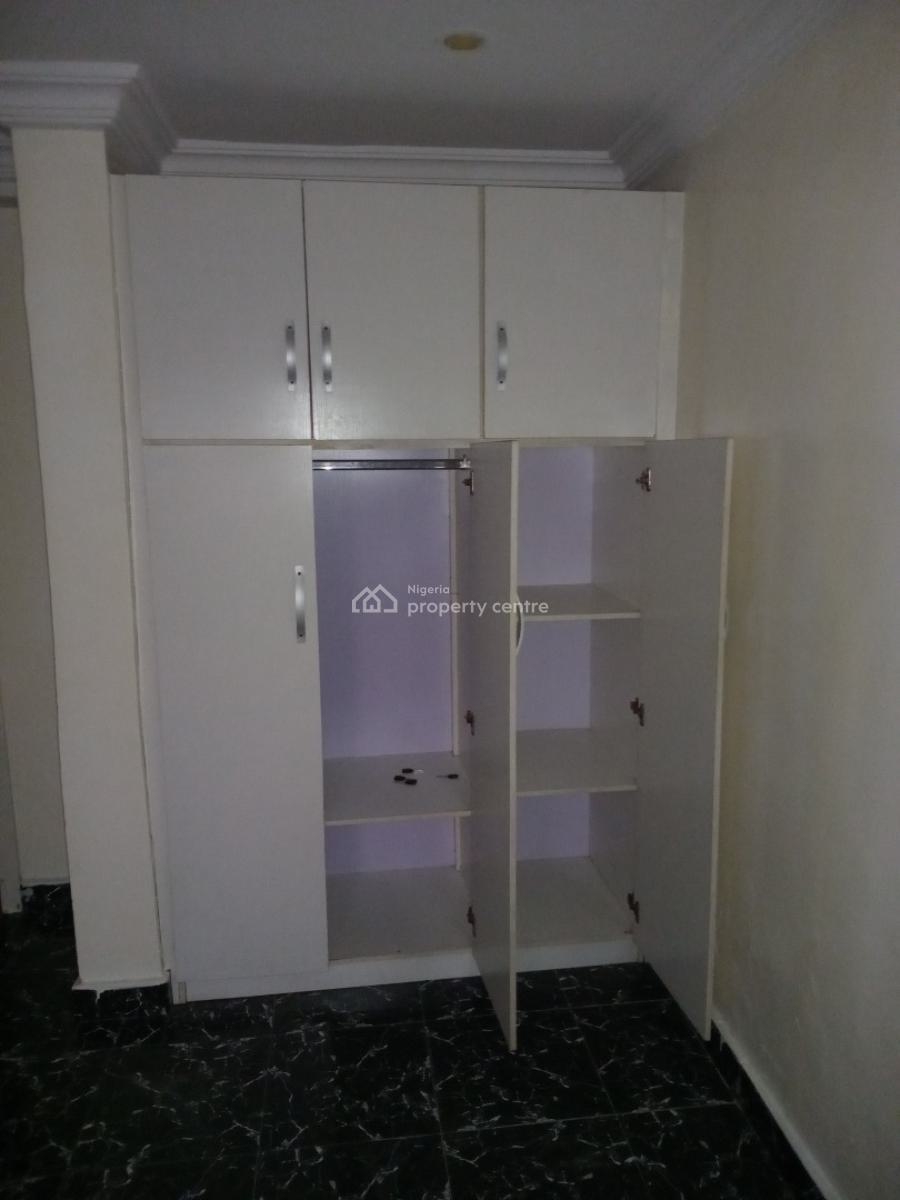 3-bedroom Flat on a 3rd Floor, Oyadiran Estate, Sabo, Yaba, Lagos, Flat / Apartment for Rent